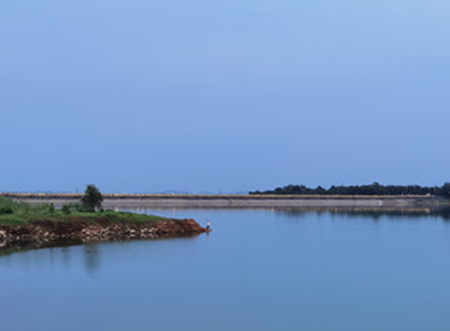 AI視頻聯(lián)網(wǎng)報警系統(tǒng)提示：湖景雖美，但請遠離堤岸|峨眉山|峨秀湖